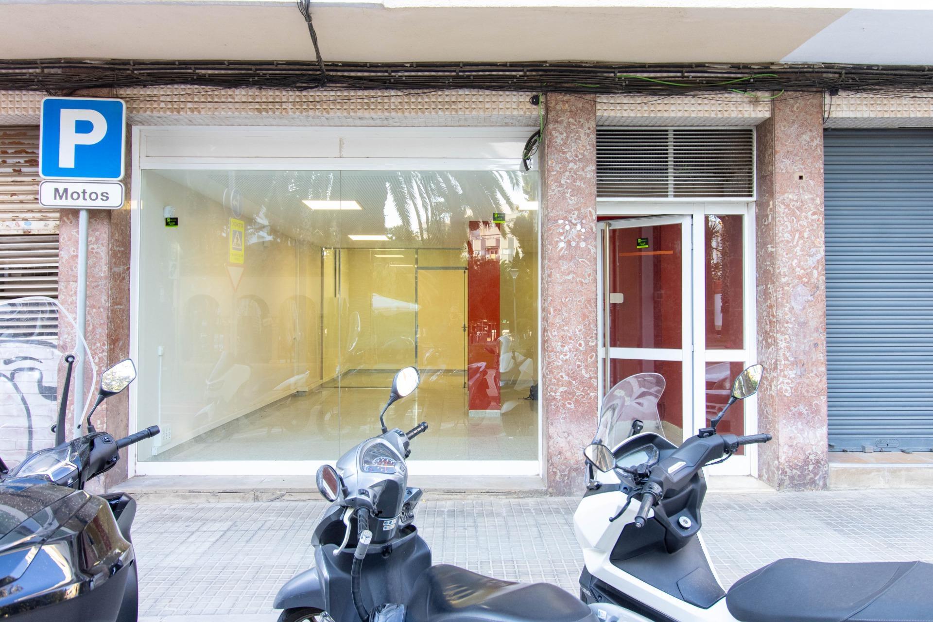 Retail in Esplugues de Llobregat, Barcelona to rent Interior Photo- Image 1 of 14