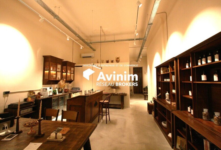 Retail in Marseille to rent - Building Photo - Image 3 of 9