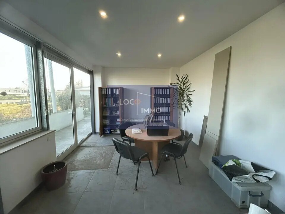 Light Industrial in Le Haillan to rent Interior Photo- Image 1 of 8