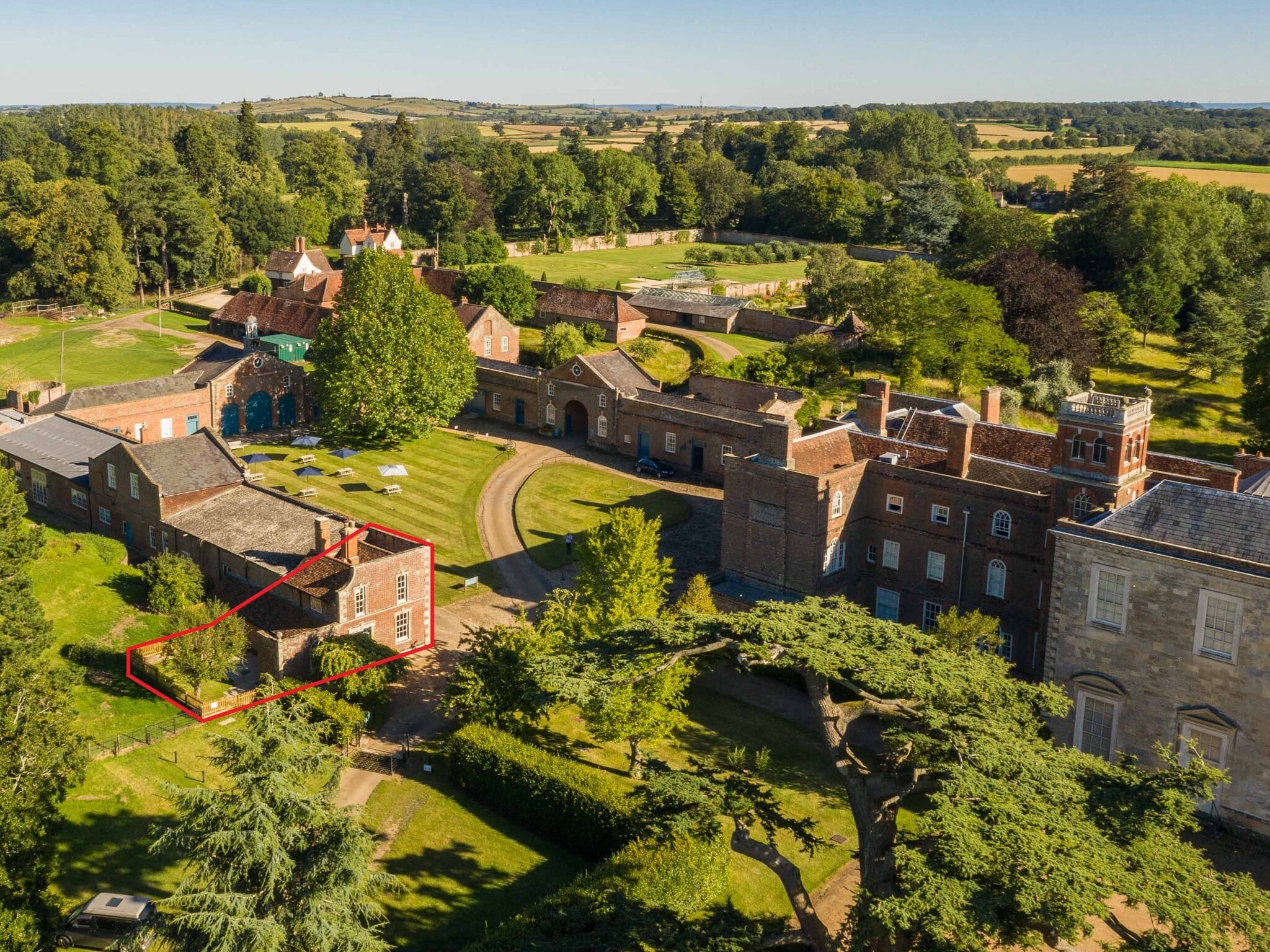 Claydon Courtyard Yard, Buckingham to rent Primary Photo- Image 1 of 20