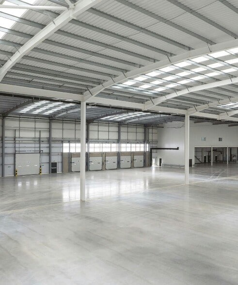 Factory Ln, Croydon to rent - Building Photo - Image 3 of 7
