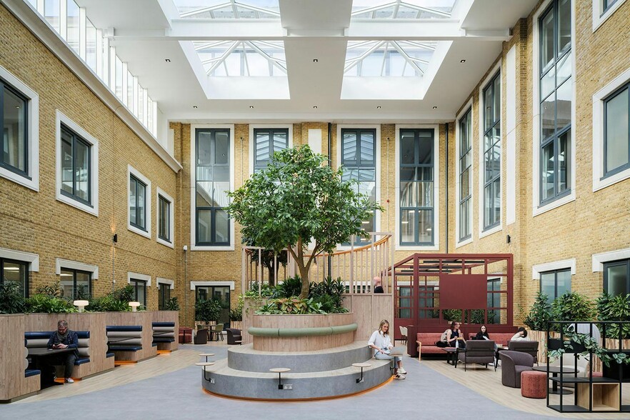 1 Arlington Sq, Bracknell to rent - Building Photo - Image 3 of 11