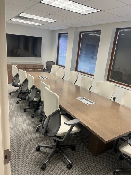 55 Harristown Rd, Glen Rock, NJ to rent - Interior Photo - Image 3 of 9