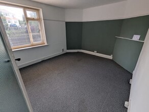 454 Gower Rd, Swansea to rent Interior Photo- Image 1 of 6