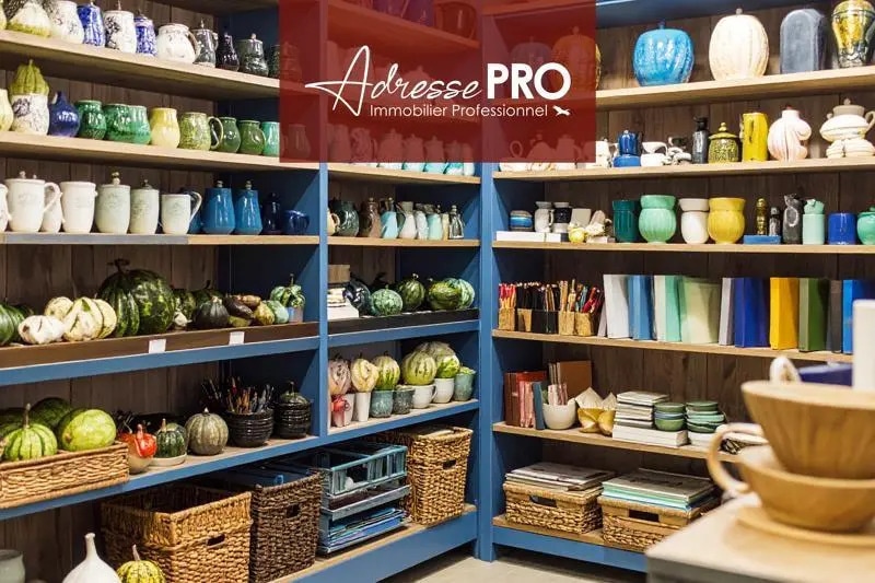 Retail in Bordeaux to rent Interior Photo- Image 1 of 2