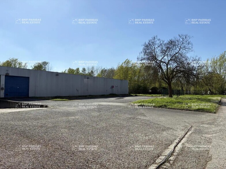 Office in Bordeaux to rent - Building Photo - Image 2 of 11