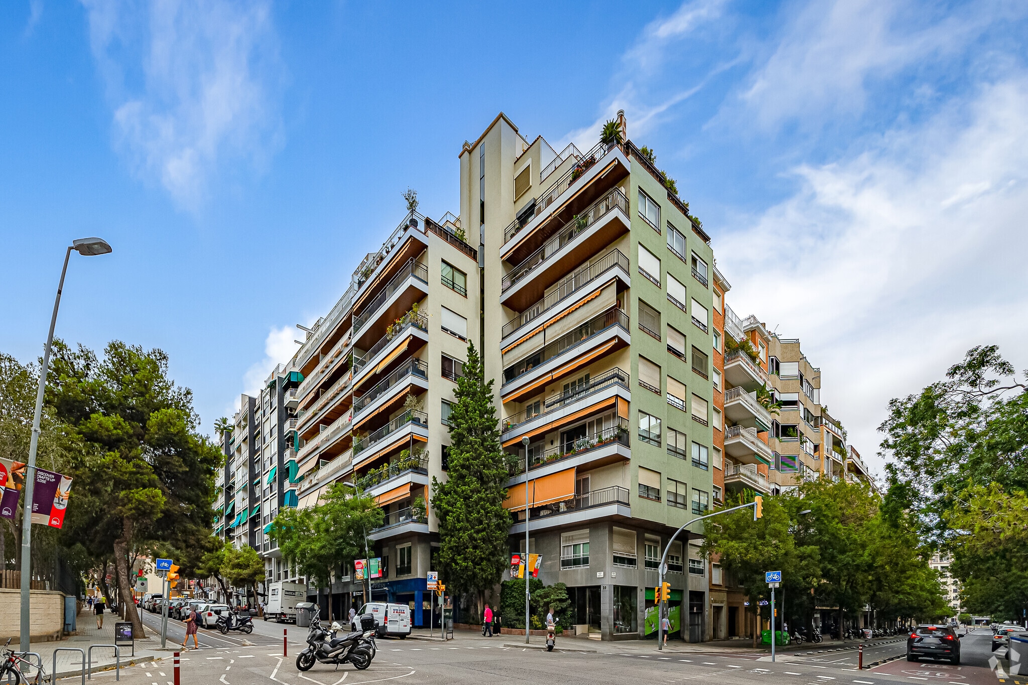 Retail in Barcelona, Barcelona to rent Primary Photo- Image 1 of 3