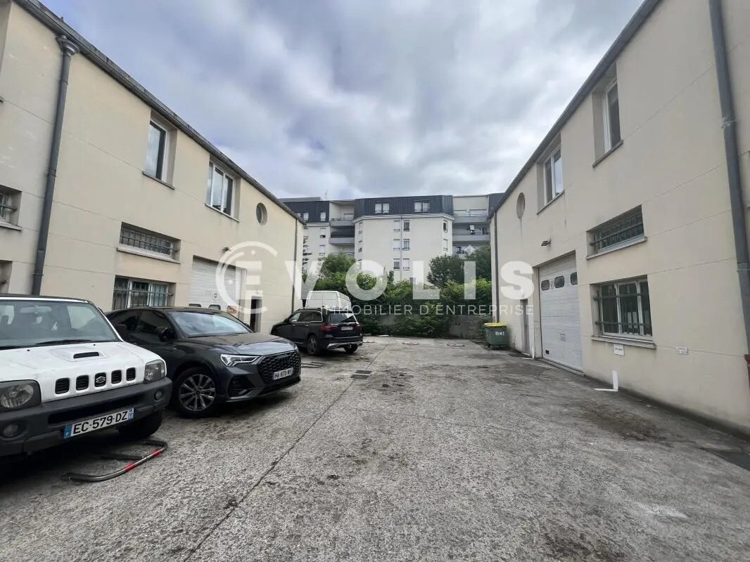 Office in Bondy to rent Building Photo- Image 1 of 12