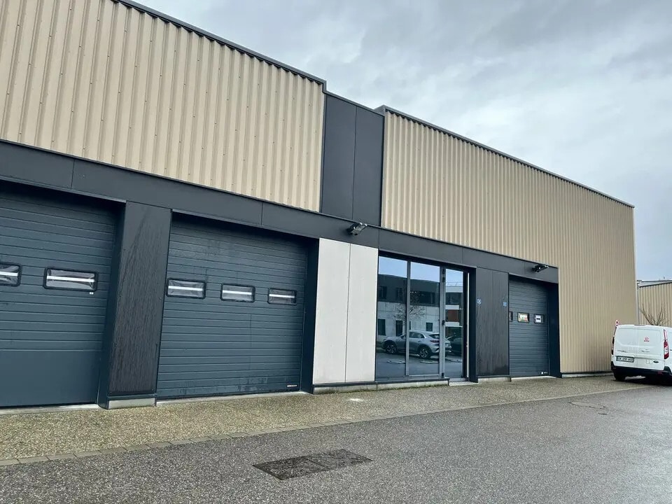 Location Local d'activités 143 m² - Photo 1