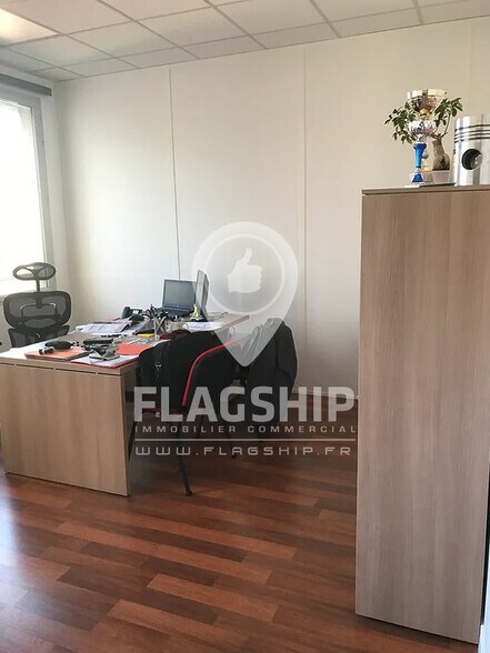 Office in Saint-Ouen-sur-Seine to rent - Building Photo - Image 3 of 8
