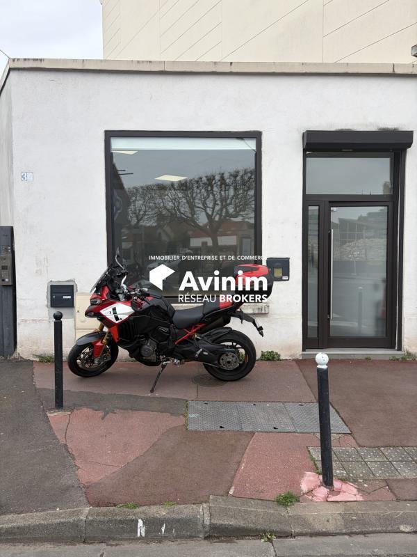 Retail in Saint-Maur-des-Fossés to rent Building Photo- Image 1 of 4