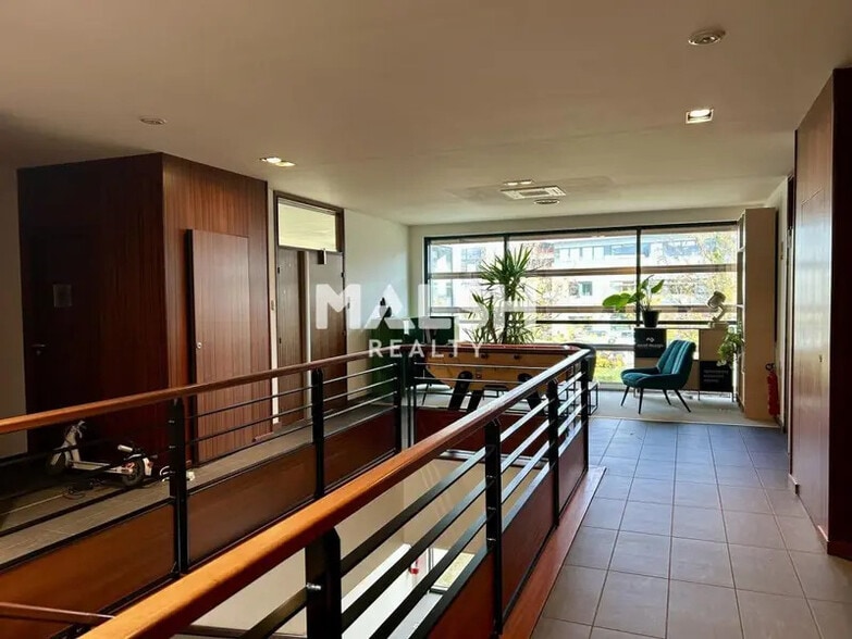 Office in Limonest for sale - Lobby - Image 3 of 17