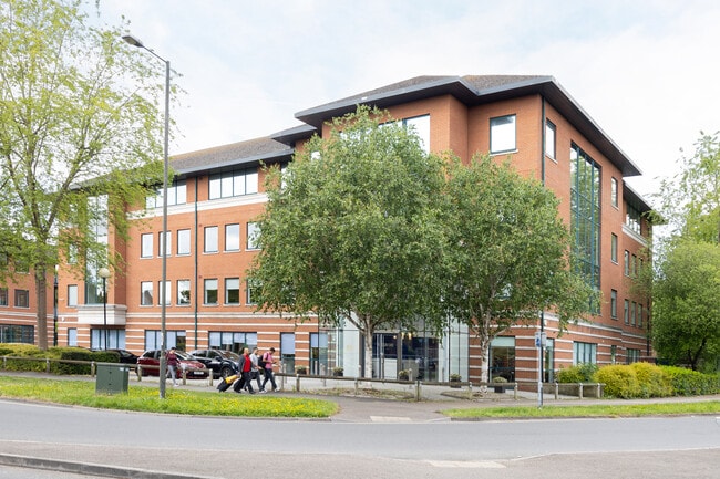 More details for 108 High St, Crawley - Office to Rent