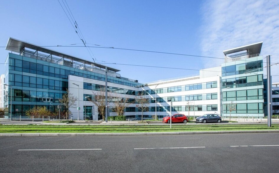 Paris Orly-Rungis, Rungis to rent - Building Photo - Image 2 of 3
