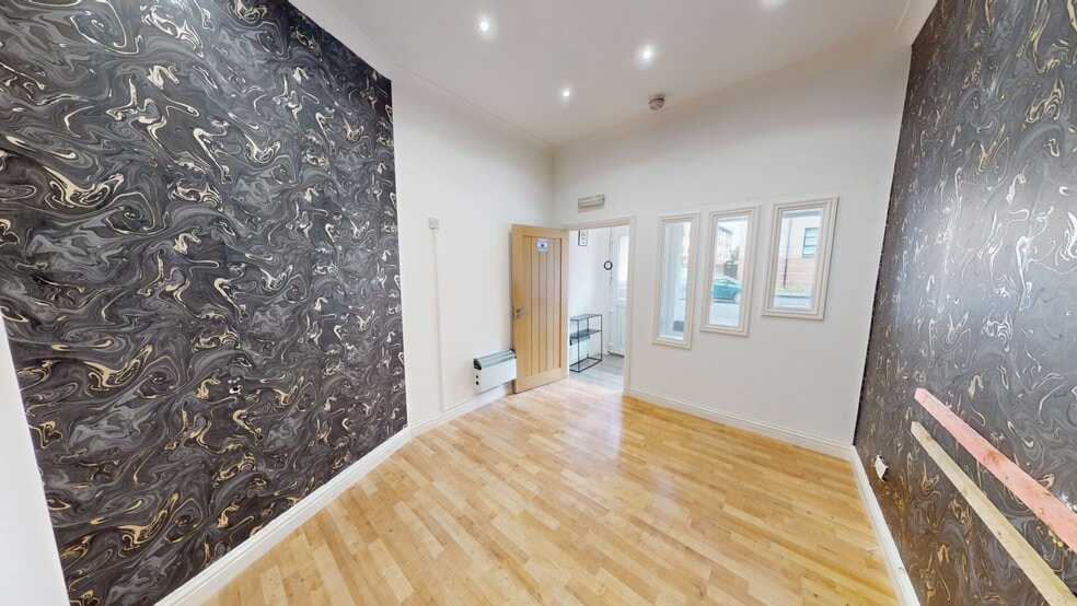 49 Queen St, Rutherglen for sale - Interior Photo - Image 3 of 7