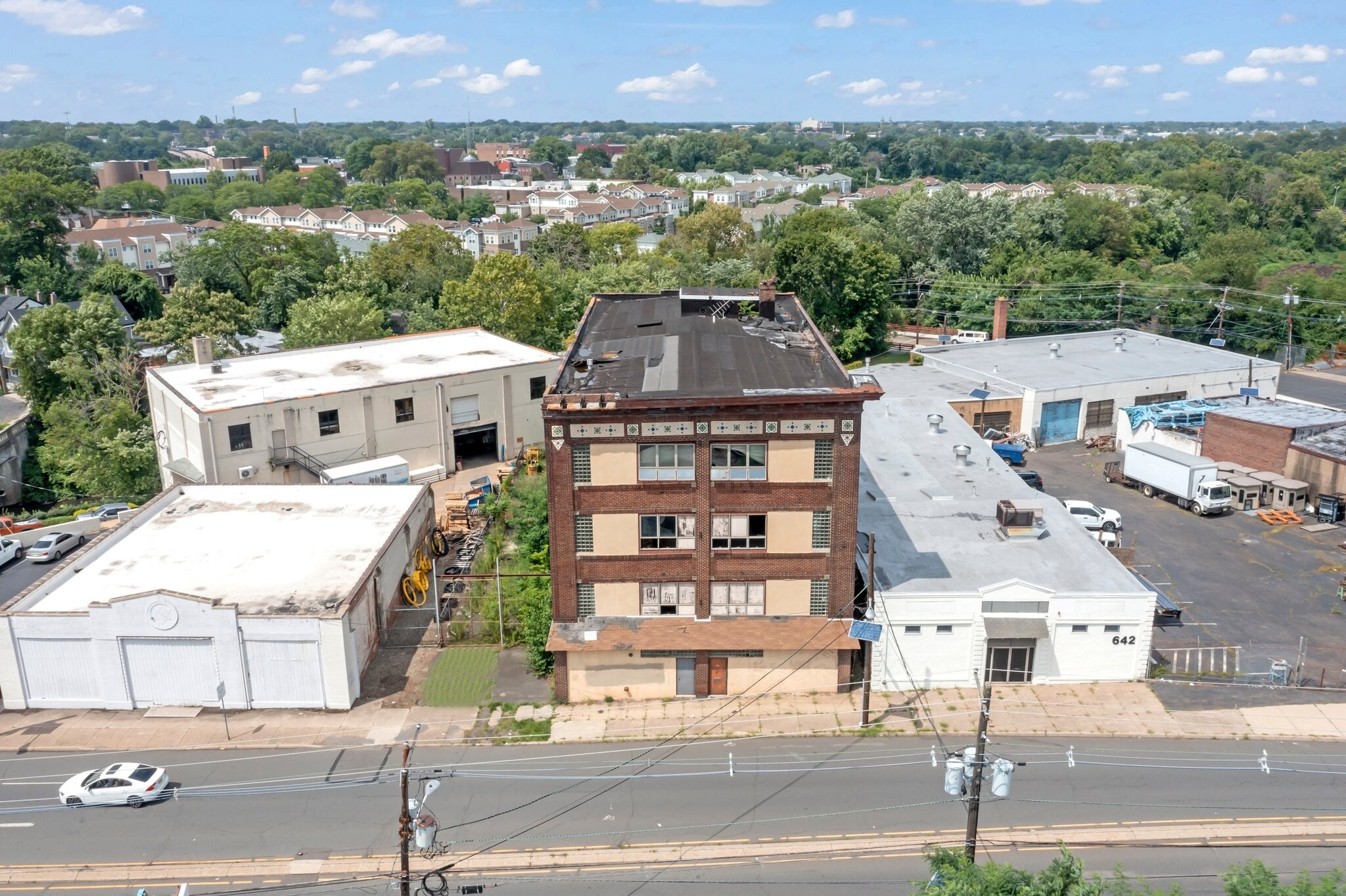 636 E State St, Trenton, NJ to rent Building Photo- Image 1 of 15
