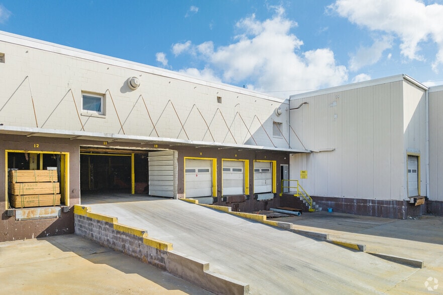 4531 Piggly Wiggly Dr, North Charleston, SC to rent - Building Photo - Image 1 of 24