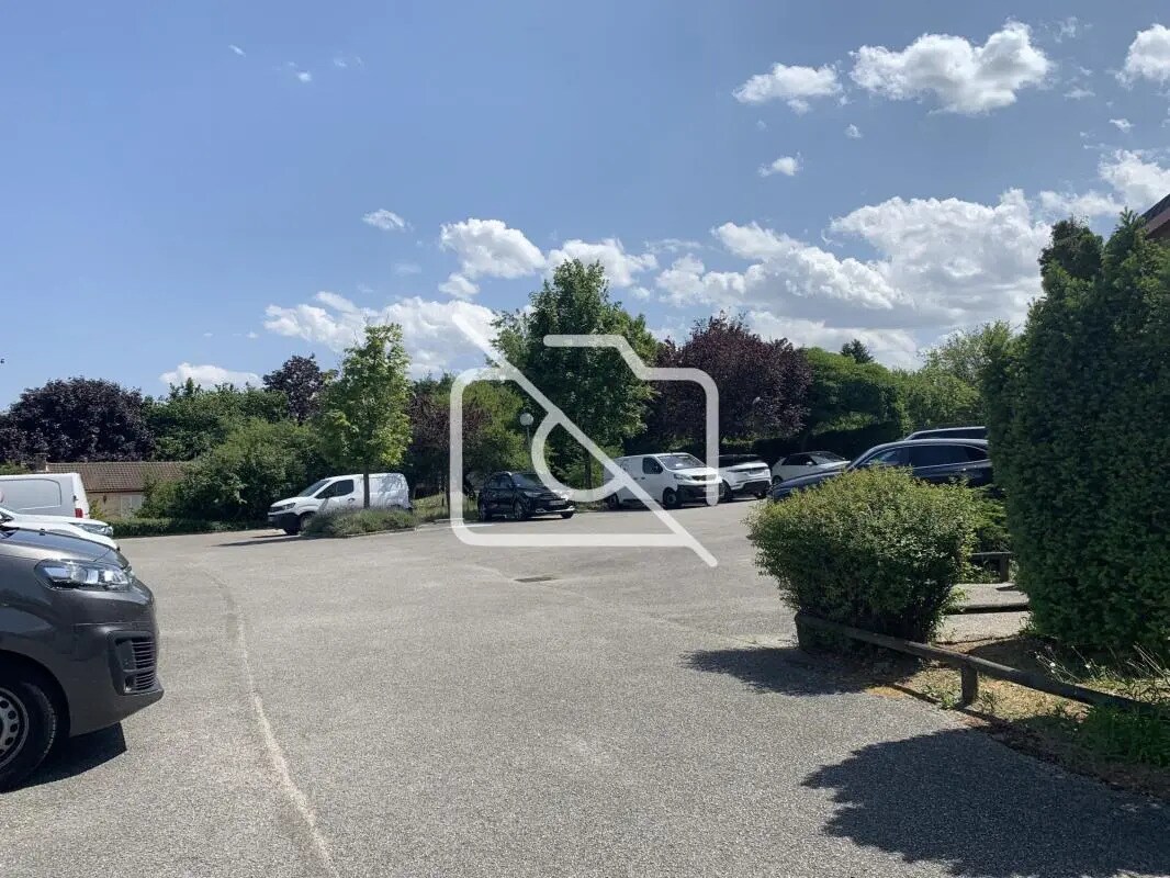 Land in Linas to rent Building Photo- Image 1 of 2