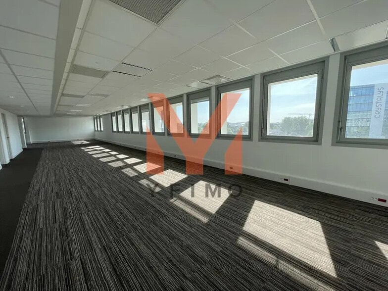 Office in Vélizy-Villacoublay to rent - Interior Photo - Image 2 of 11
