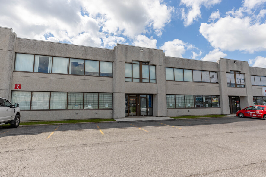 205 Rue Joseph-Carrier, Vaudreuil-dorion, QC for rent - Primary Photo - Image 1 of 1