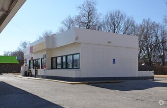 1733 Massachusetts St, Lawrence, KS for sale Primary Photo- Image 1 of 1