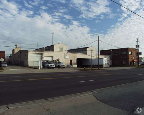 3800-3900 Brookpark Rd, Cleveland, OH for rent - Building Photo - Image 1 of 3