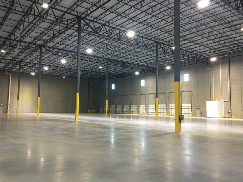 999 E Edgar Rd, Linden, NJ to rent - Building Photo - Image 2 of 5