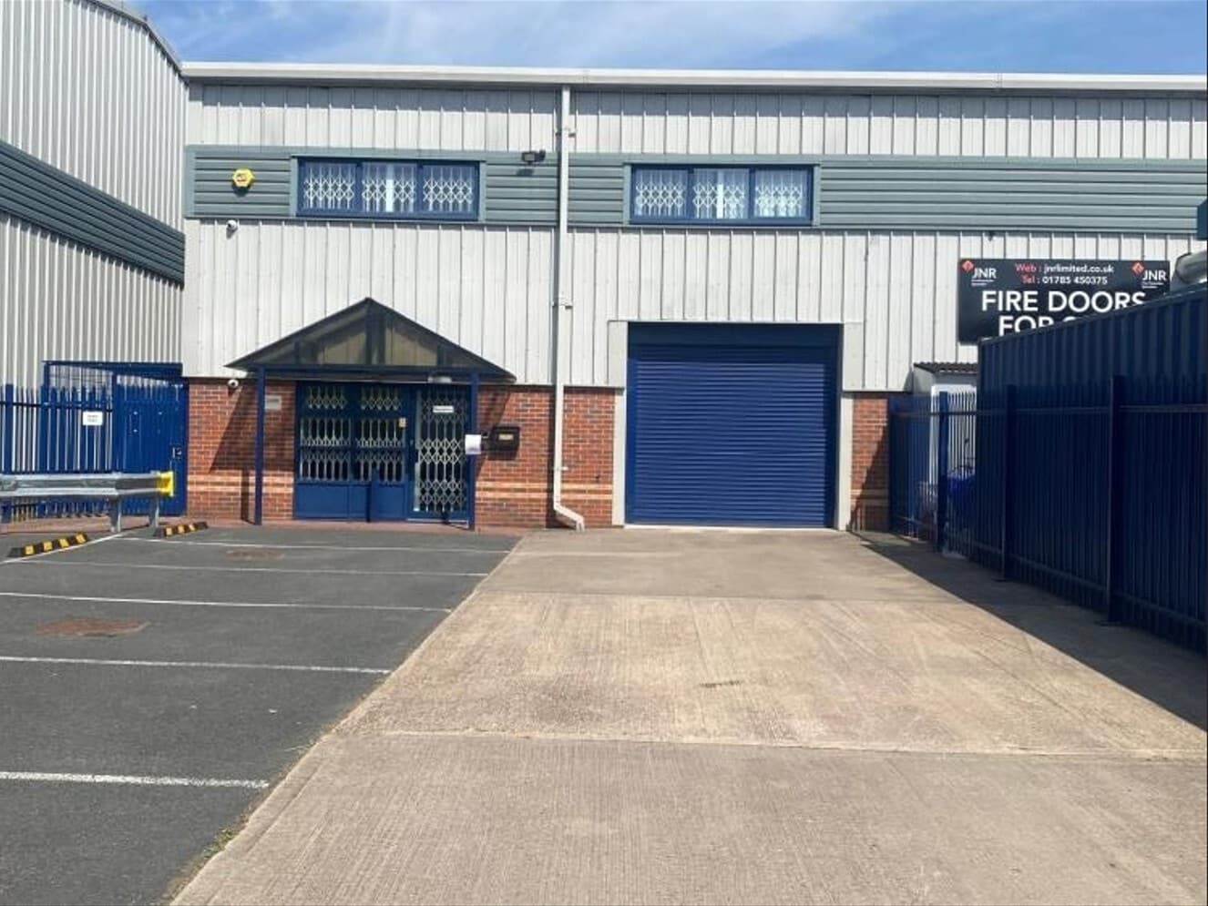 Laches Close, Wolverhampton to rent Building Photo- Image 1 of 13