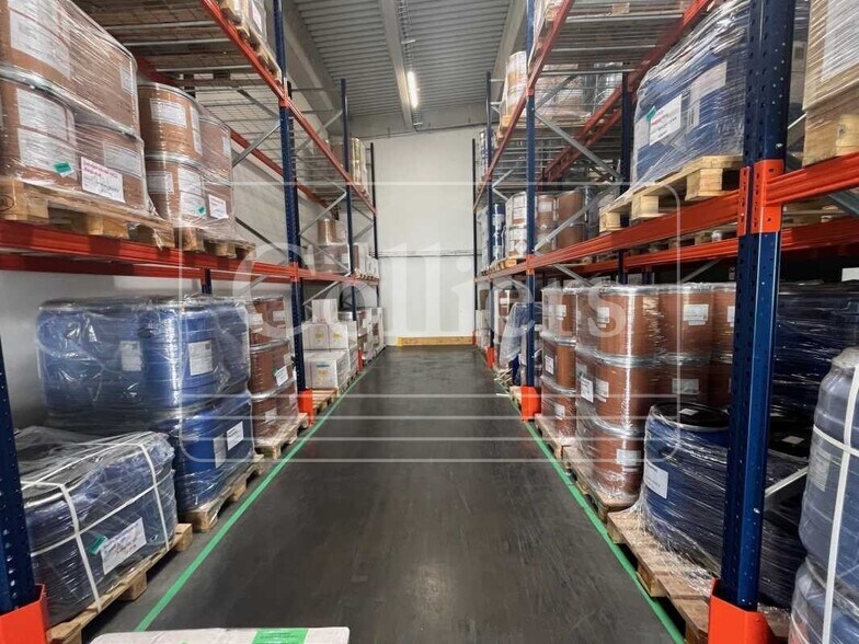 Industrial in Vitrolles for sale - Interior Photo - Image 3 of 4
