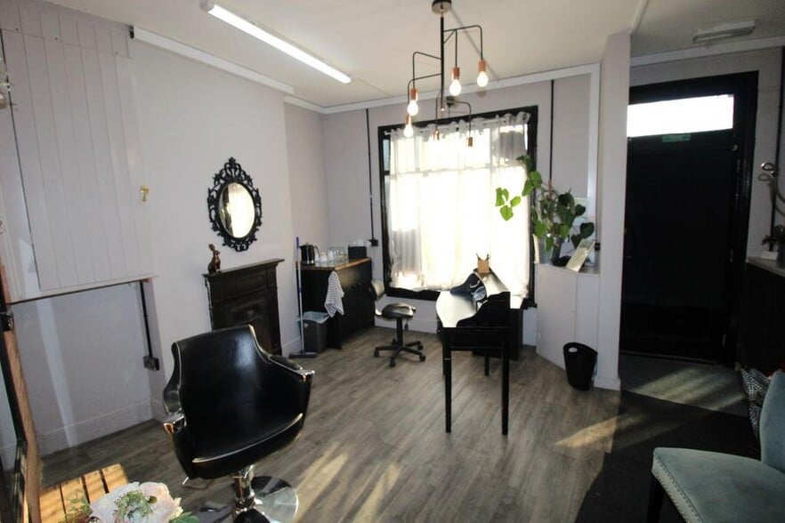 4 Dartmouth Rd, Olney to rent - Interior Photo - Image 3 of 8