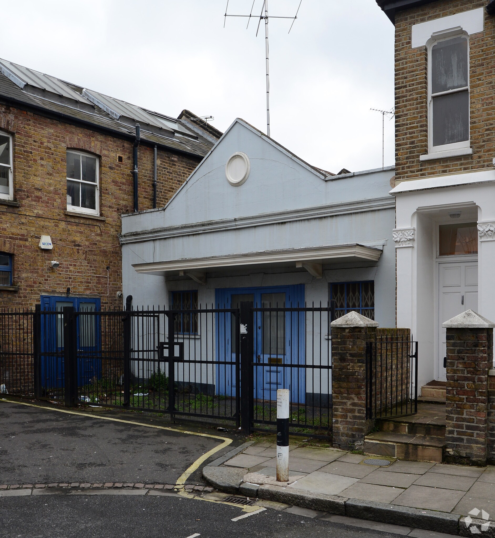 2B Macfarlane Rd, London for sale Primary Photo- Image 1 of 1