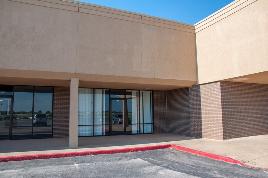 2221-2555 Ponderosa Dr, Chickasha, OK for rent - Building Photo - Image 1 of 12