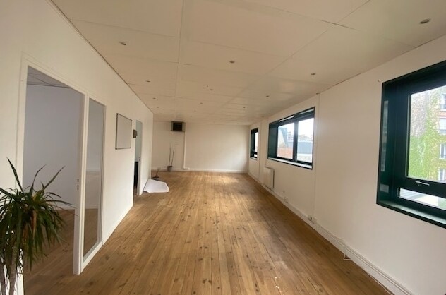 55 Rue Emile Landrin, Boulogne-Billancourt to rent - Interior Photo - Image 2 of 9