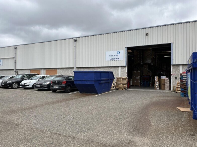 Light Industrial in Chassieu to rent - Building Photo - Image 2 of 12