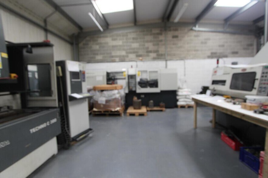 Fourth Av, Halstead to rent - Interior Photo - Image 3 of 18