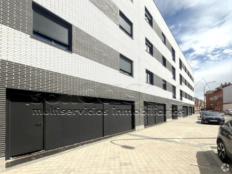 Retail in Madrid, Madrid to rent - Interior Photo - Image 1 of 1