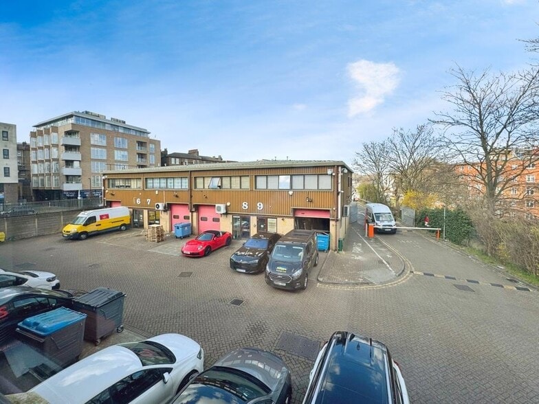 Perry Vale, London to rent - Building Photo - Image 2 of 5
