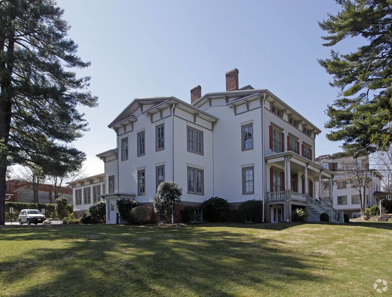 70 Main St, Huntington 11743 UK