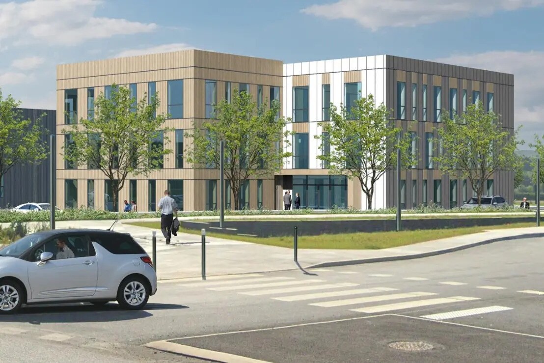 Light Industrial in Persan for sale Building Photo- Image 1 of 11