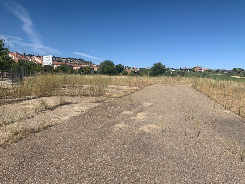 Avenida Valdezarce, 2, Arroyo de la Encomienda, Valladolid for sale - Building Photo - Image 2 of 14