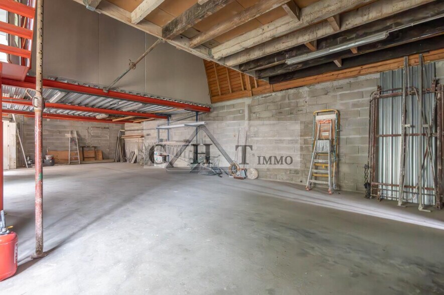 Light Industrial in Linas to rent - Interior Photo - Image 2 of 4