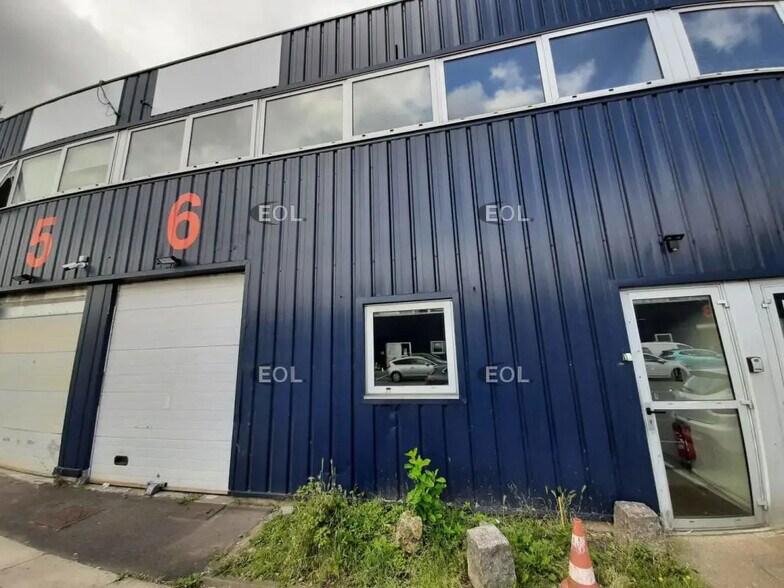 Light Industrial in Chilly-Mazarin to rent - Building Photo - Image 1 of 4