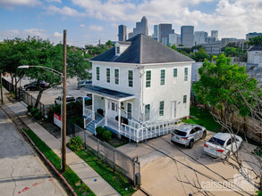 2909 Baldwin St, Houston, TX for rent Building Photo- Image 1 of 14