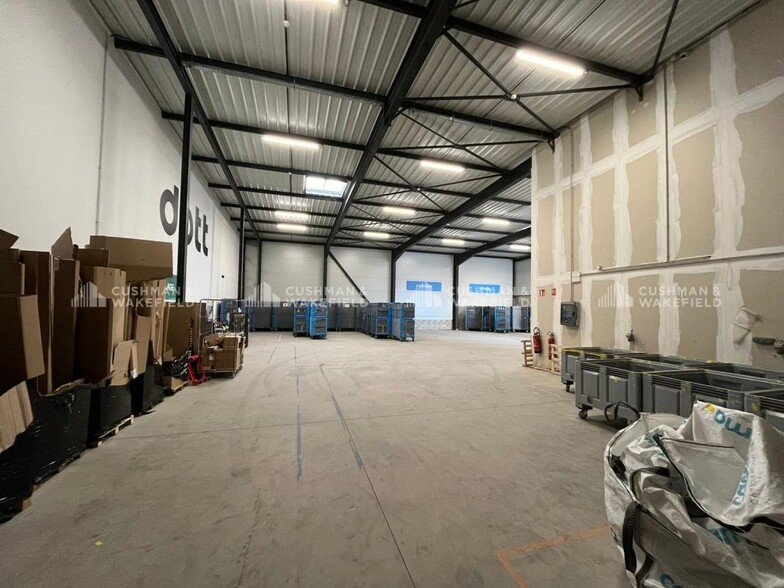 Light Industrial in Marseille to rent - Building Photo - Image 3 of 9