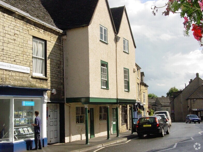 14 Church St, Tetbury to rent - Building Photo - Image 2 of 9