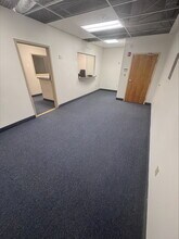 1000 US Highway 9 N, Woodbridge, NJ to rent Interior Photo- Image 2 of 6