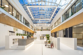 Avenida General Perón, 40, Madrid, Madrid to rent Lobby- Image 1 of 17