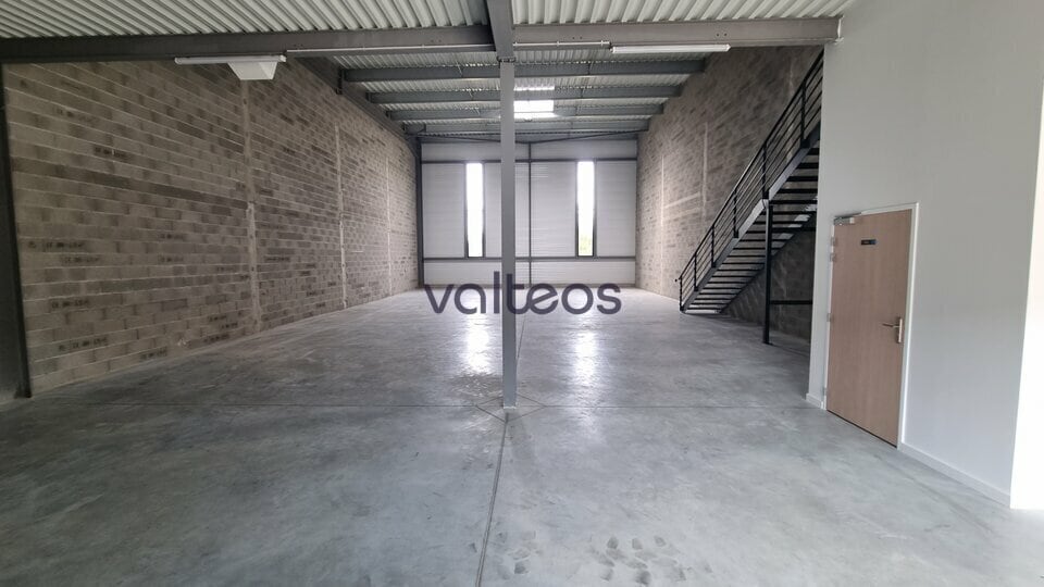 Light Industrial in Fenouillet to rent - Interior Photo - Image 2 of 10