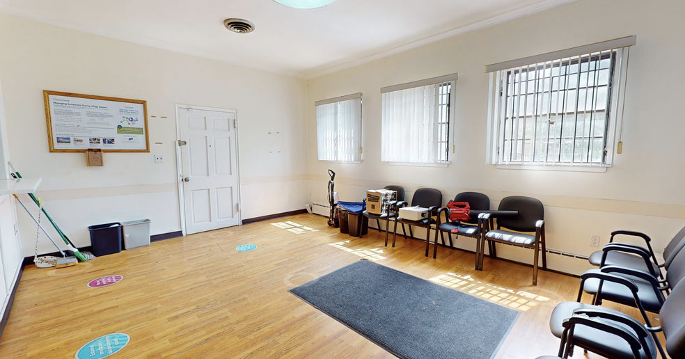 125 Saint Nicholas Ave, Brooklyn, NY for rent - Interior Photo - Image 1 of 10