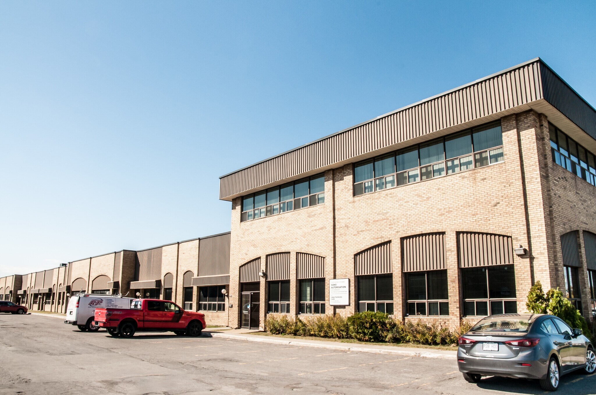 8170 Ch Montview, Mont-Royal, QC to rent Primary Photo- Image 1 of 2